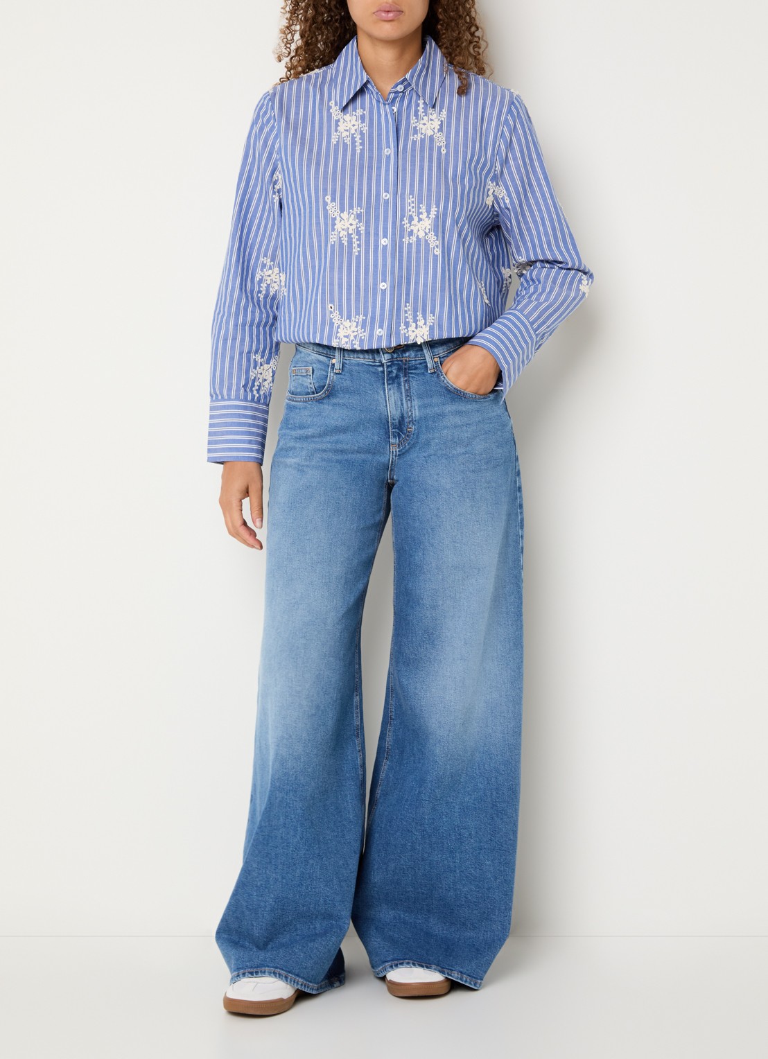 BRAX March high waist wide leg jeans met steekzakken - voorkant 3 blauw