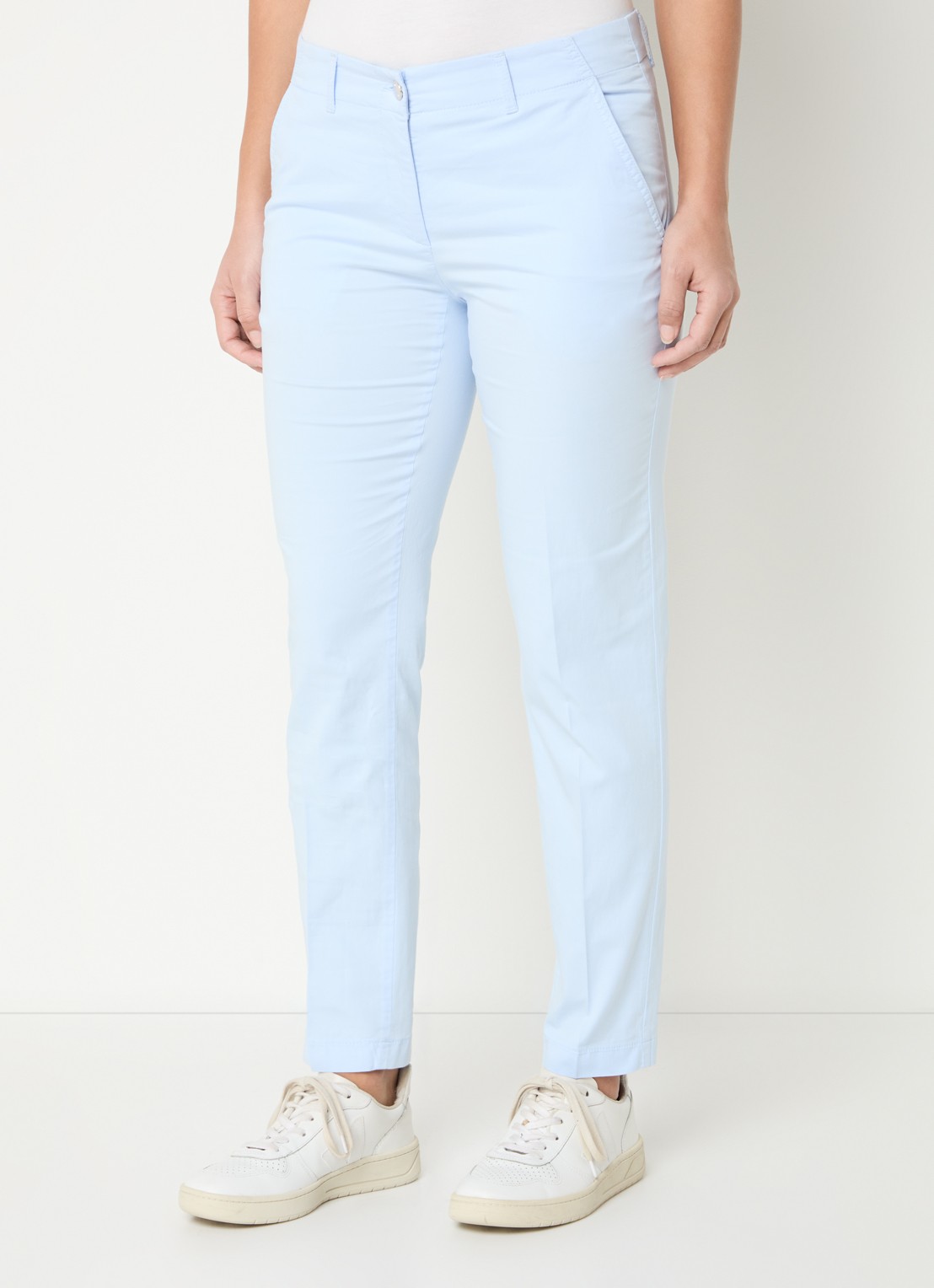 BRAX Maron mid waist cropped tapered fit chino met steekzakken - detail 4 lichtblauw