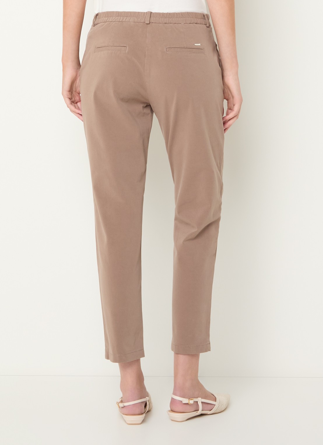 BRAX Maron mid waist slim fit broek met steekzakken - achterkant zand