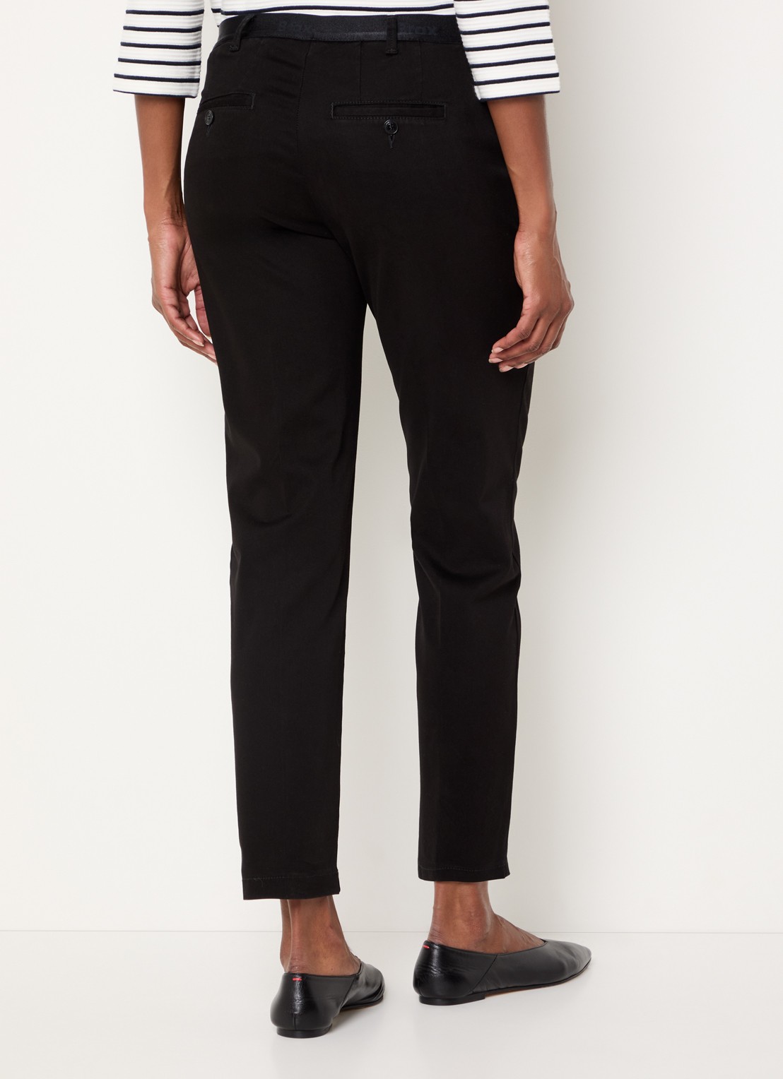 BRAX Maron mid waist slim fit chino  met elastische band - achterkant 2 zwart