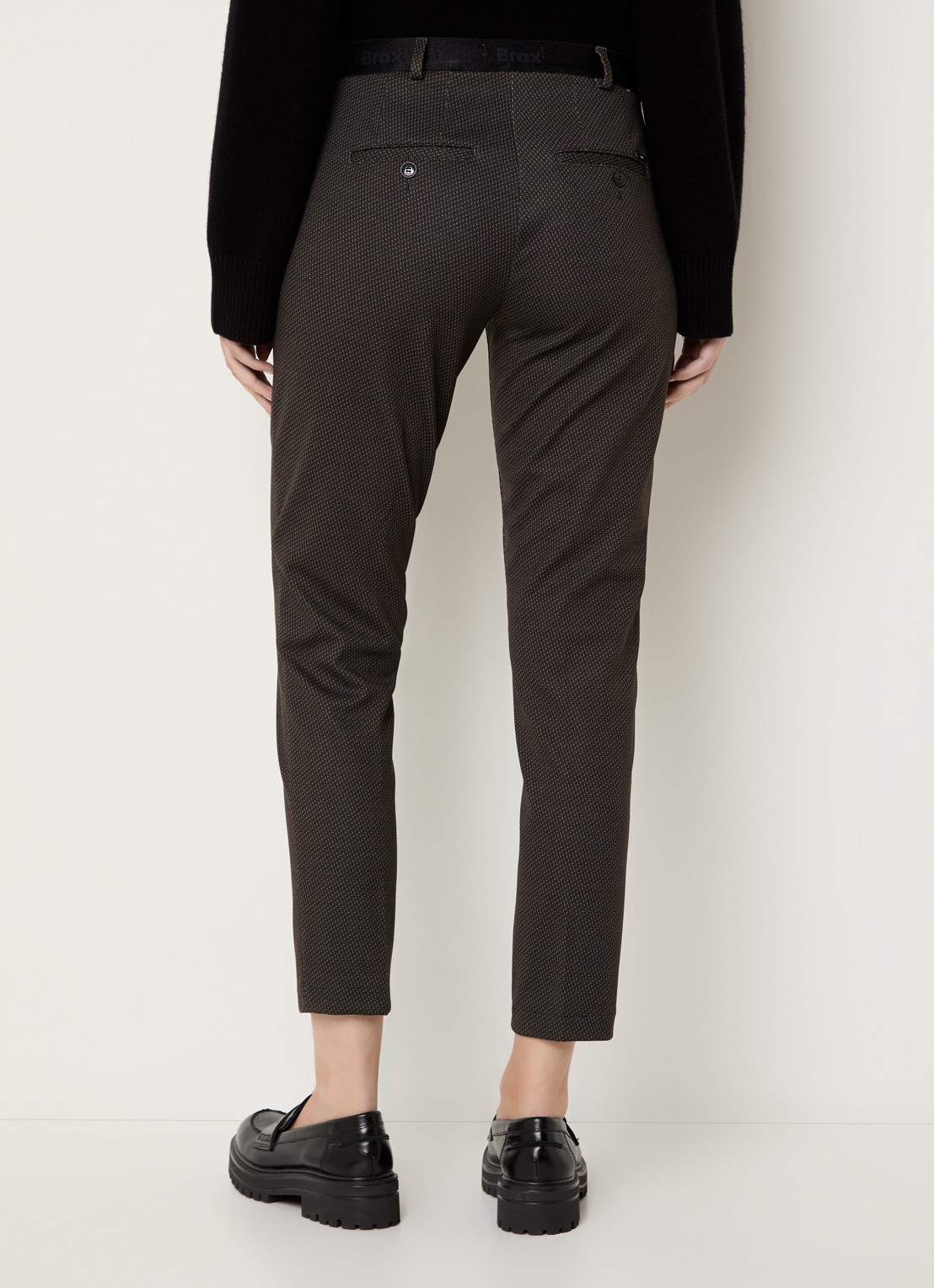 BRAX Maron S mid waist slim fit cropped chino met elastische band - achterkant 2 donkergroen