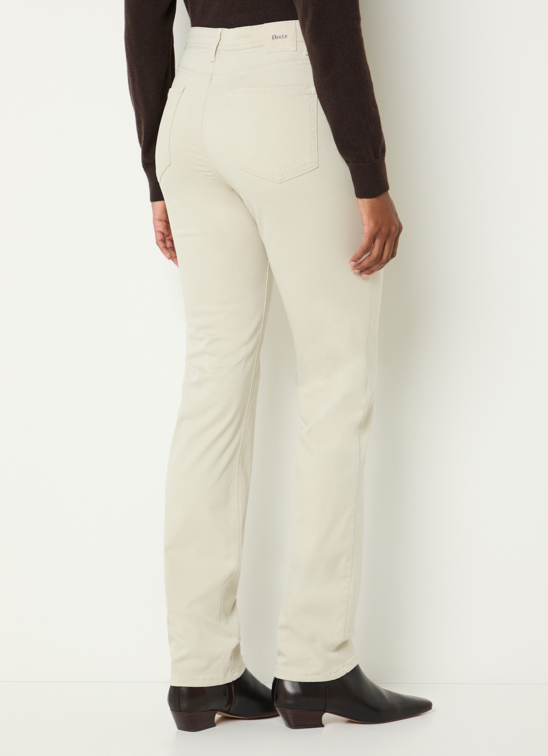 BRAX Mary high waist slim fit chino met steekzakken - achterkant 3 gebroken wit