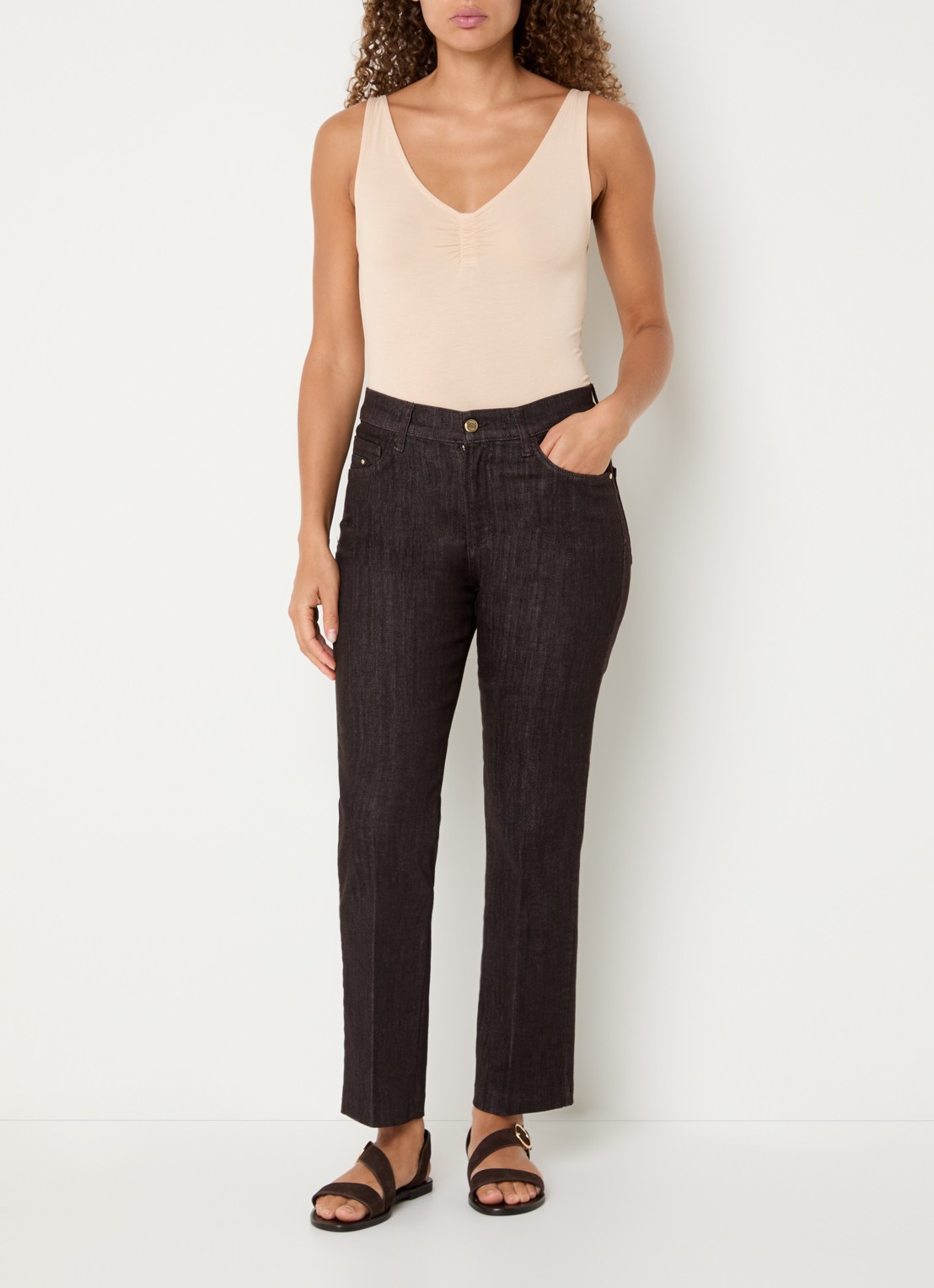 BRAX May S high waist loose fit jeans met steekzakken - voorkant 2 donkerbruin