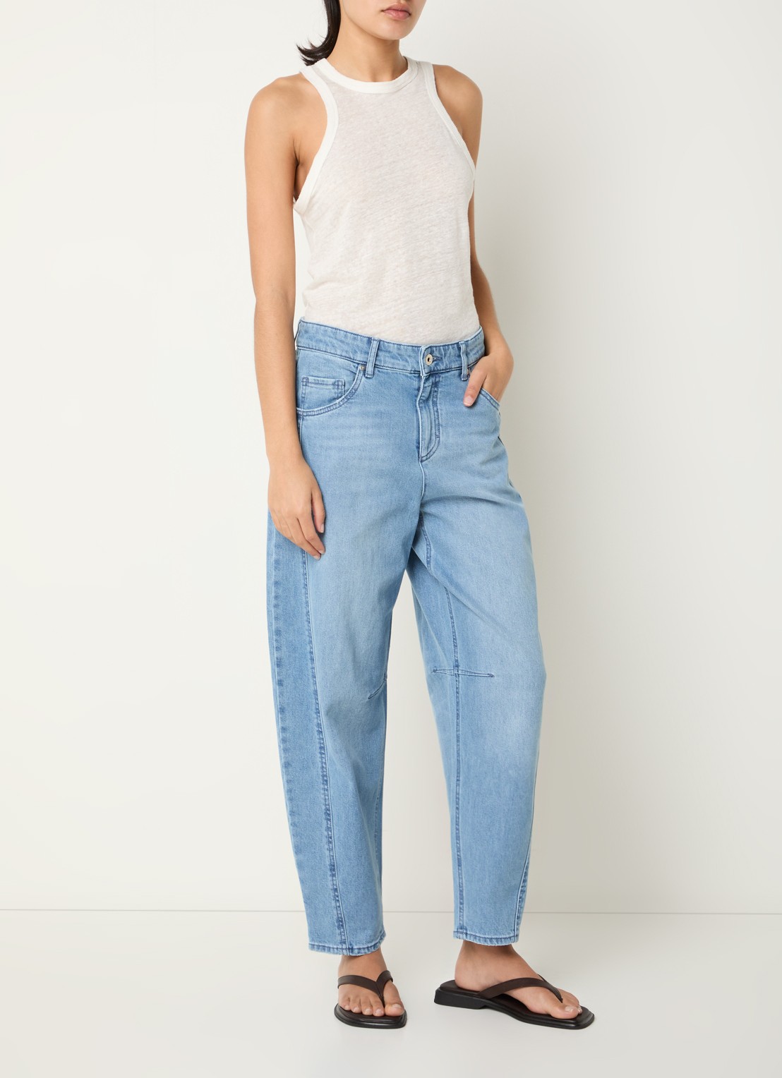 BRAX Megan mid waist tapered fit cropped jeans met lichte wassing - voorkant 5 lichtblauw