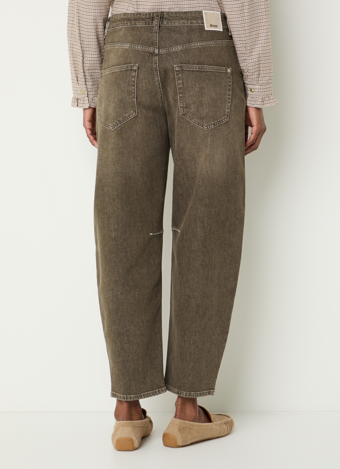 BRAX Megan S high waist tapered jeans met verwassen afwerking - achterkant 3 bruin