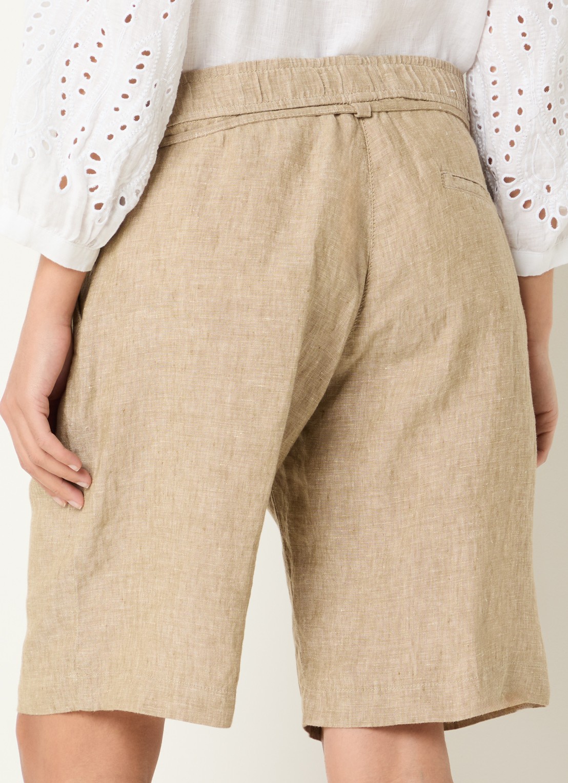 BRAX Mel mid waist straight fit korte broek van linnen - achterkant 4 zand