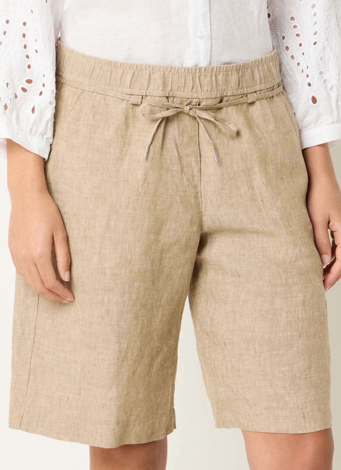 BRAX Mel mid waist straight fit korte broek van linnen - detail zand