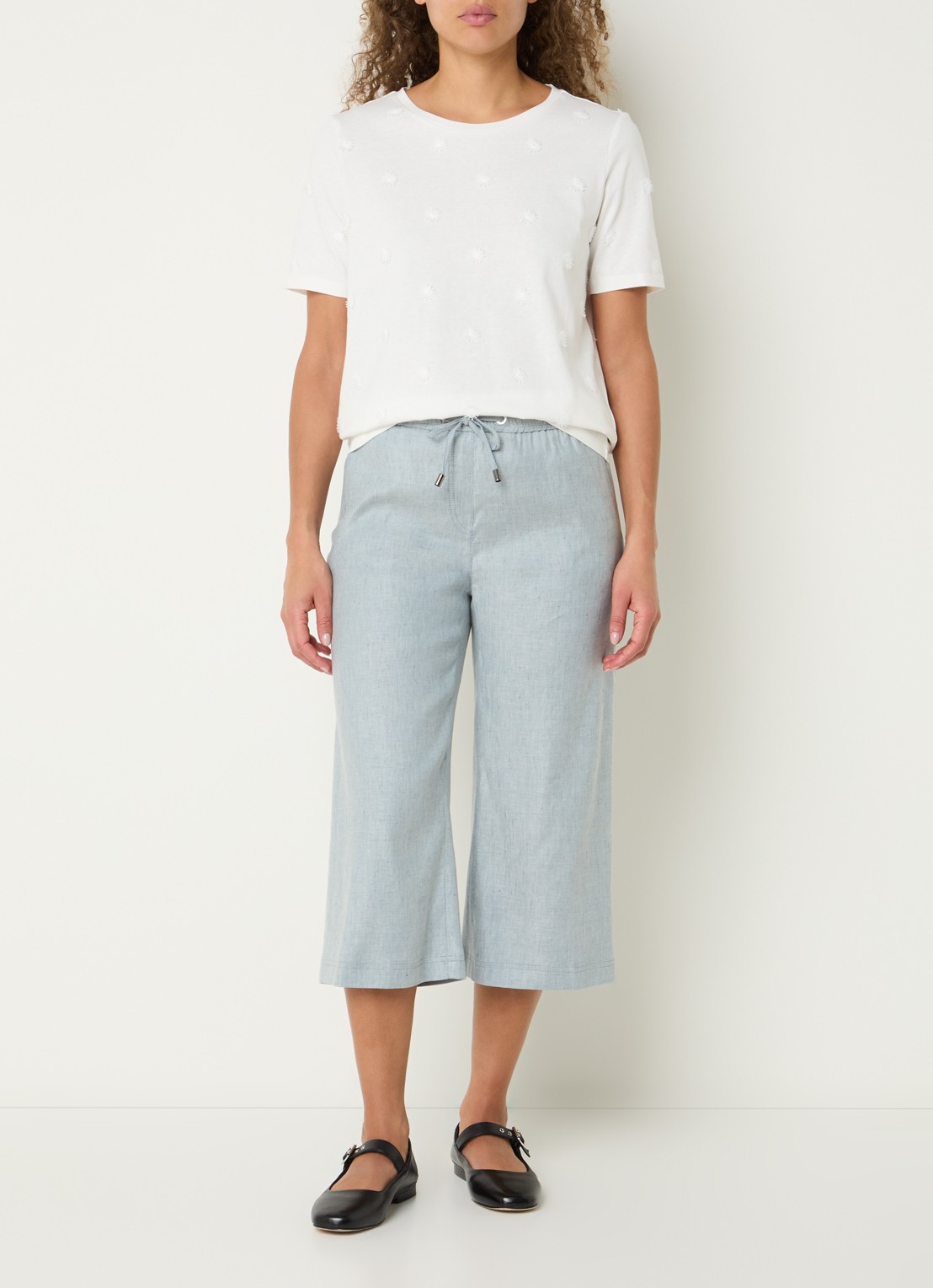 BRAX Philippa mid waist wide fit cropped broek in linnenblend - voorkant 4 blauwgrijs
