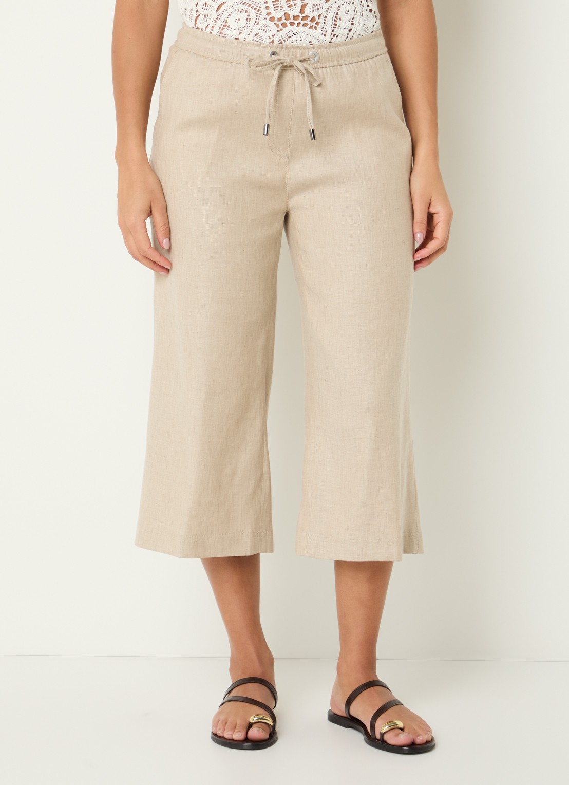 BRAX Philippa mid waist wide fit cropped broek in linnenblend - detail 3 beige