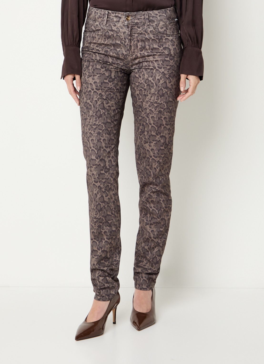 BRAX Shakira mid waist slim fit broek met panterprint  - detail donkerbruin