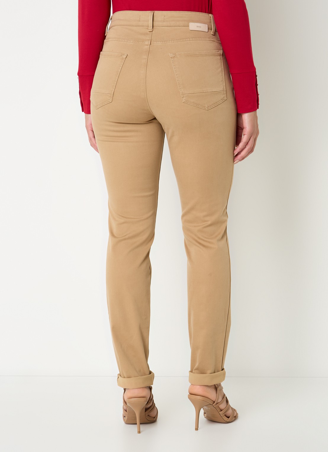BRAX Shakira mid waist slim fit broek   - achterkant 2 camel