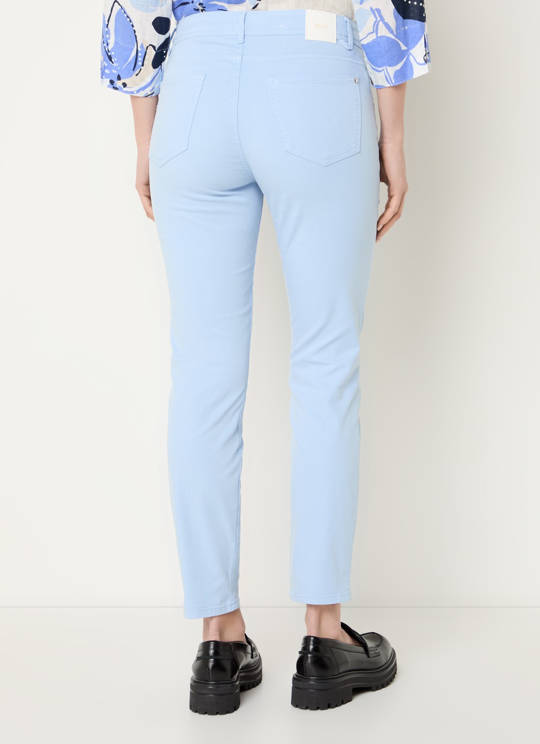 BRAX Shakira mid waist slim fit jeans  - achterkant 5 lichtblauw