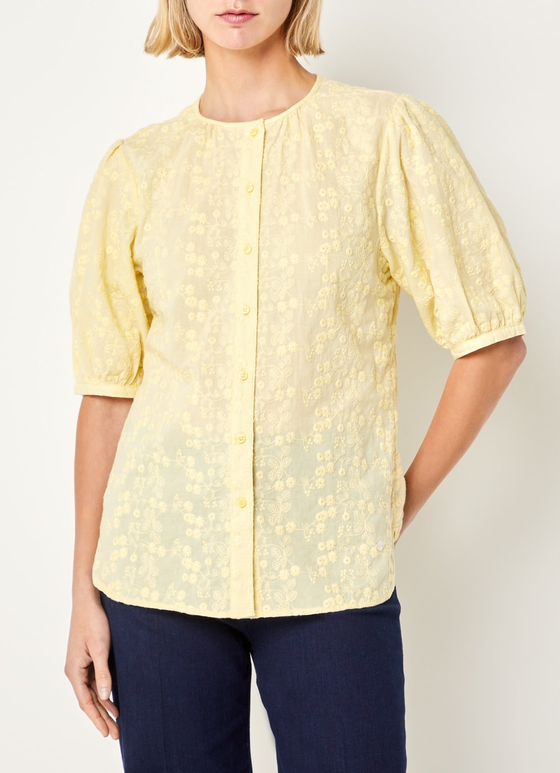 BRAX Vea blouse met broderie en ballonmouw - detail 3 geel