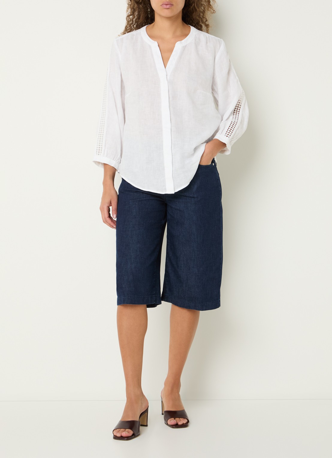 BRAX Velia blouse met V-hals - voorkant 3 wit