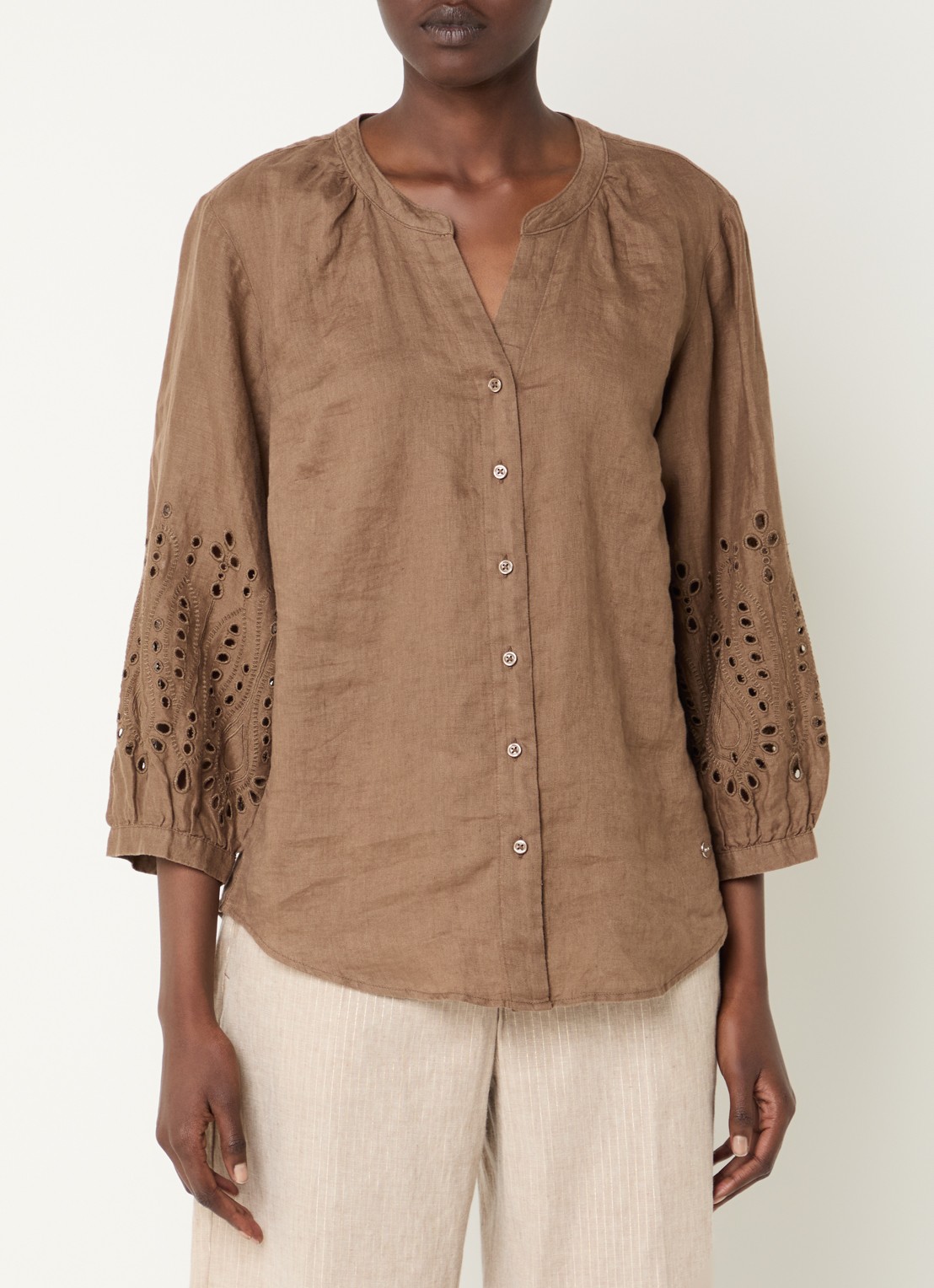 BRAX Velia blouse van linnen met broderie - detail bruin