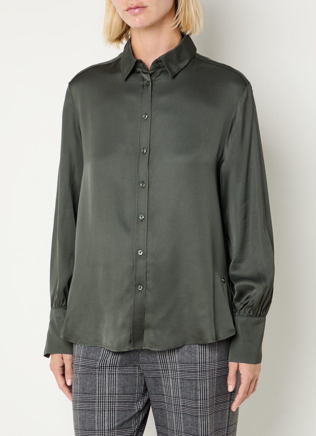 BRAX Vic blouse van satijn - detail 2 donkergroen