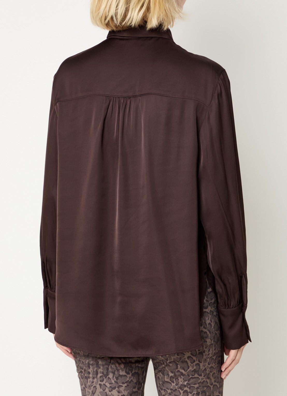 BRAX Vic blouse van satijn - achterkant 2 donkerbruin