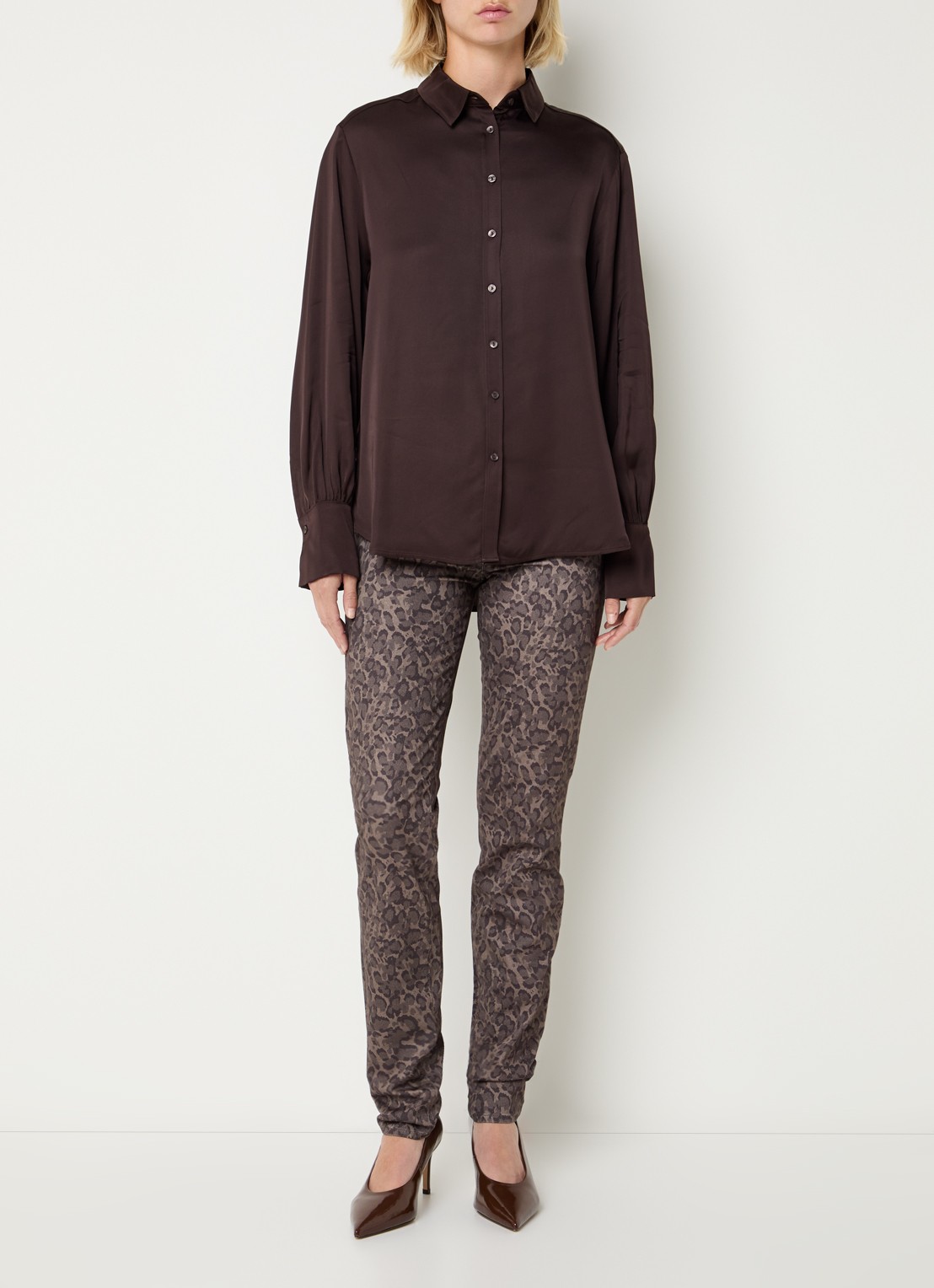 BRAX Vic blouse van satijn - voorkant 4 donkerbruin