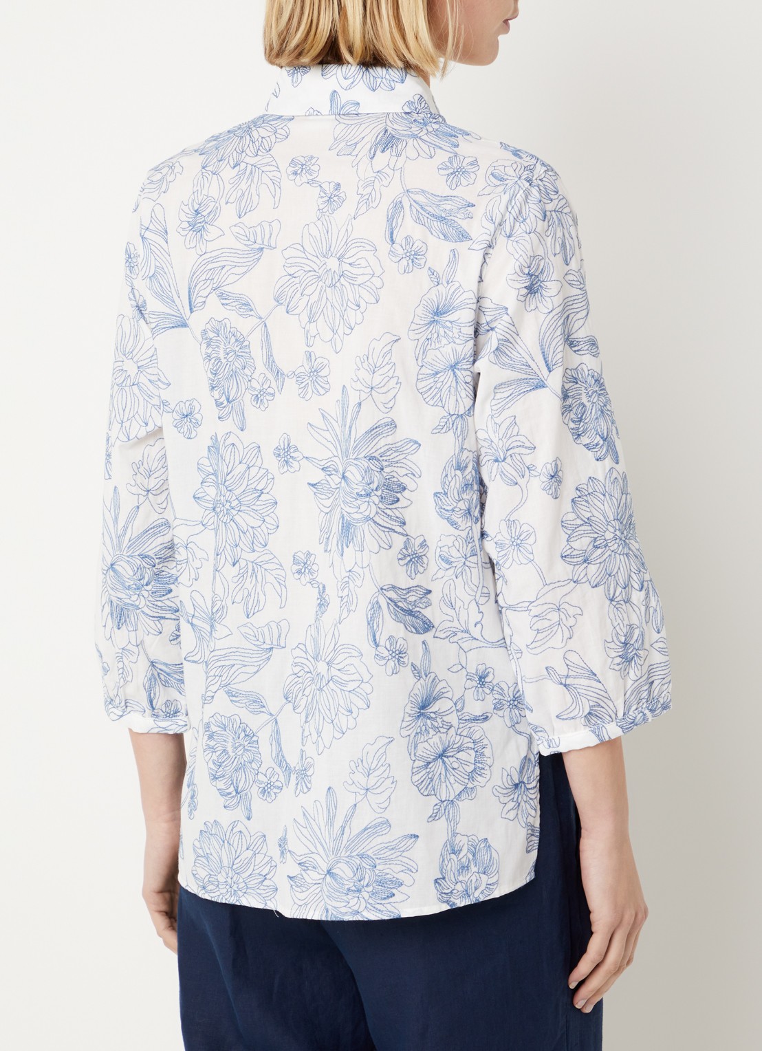BRAX Vicki blouse met bloemborduring - achterkant blauw
