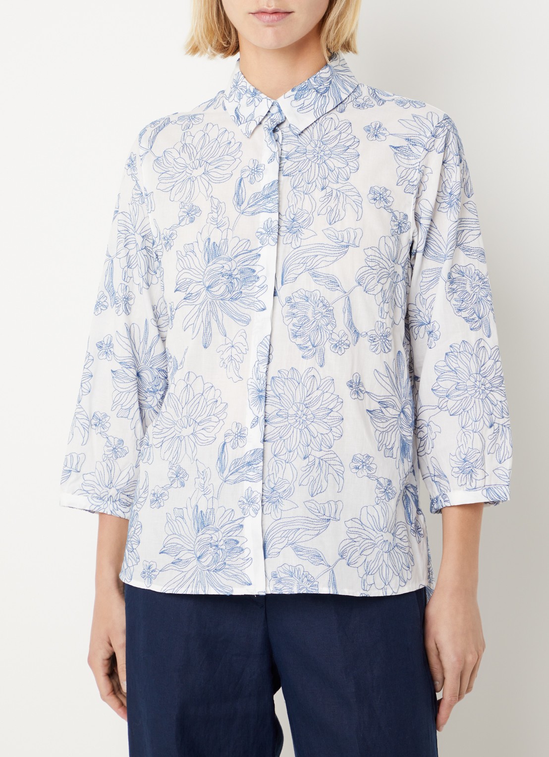 BRAX Vicki blouse met bloemborduring - detail 4 blauw