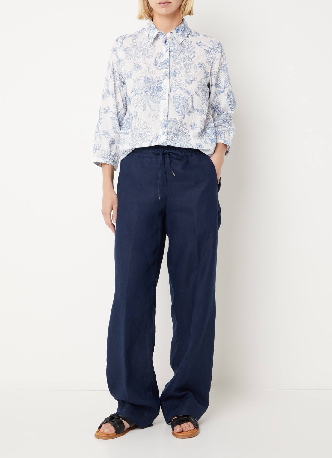 BRAX Vicki blouse met bloemborduring - voorkant 3 blauw