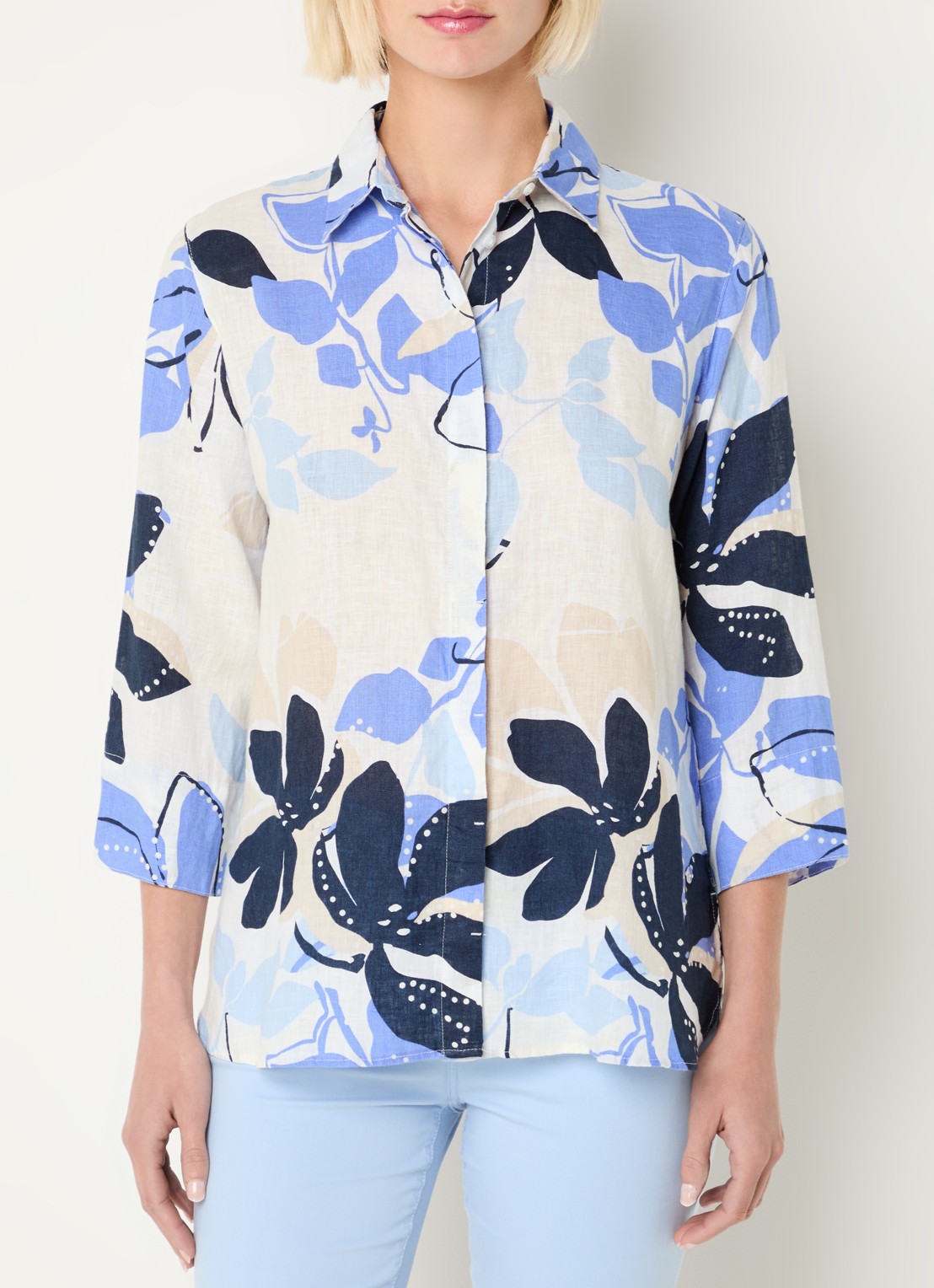 BRAX Vicki blouse van linnen met bloemenprint  - detail middenblauw