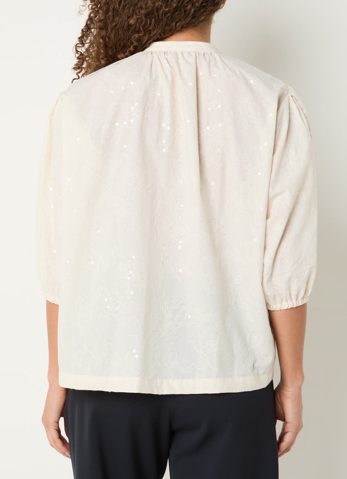 BRAX Viv blouse met borduring en pailletten - achterkant vanillegeel