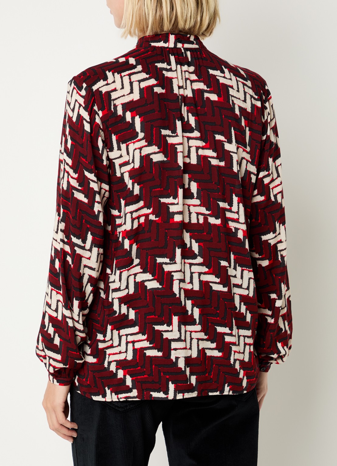 BRAX Vivi blouse met grafische print en strikkraag - achterkant 4 donkerrood