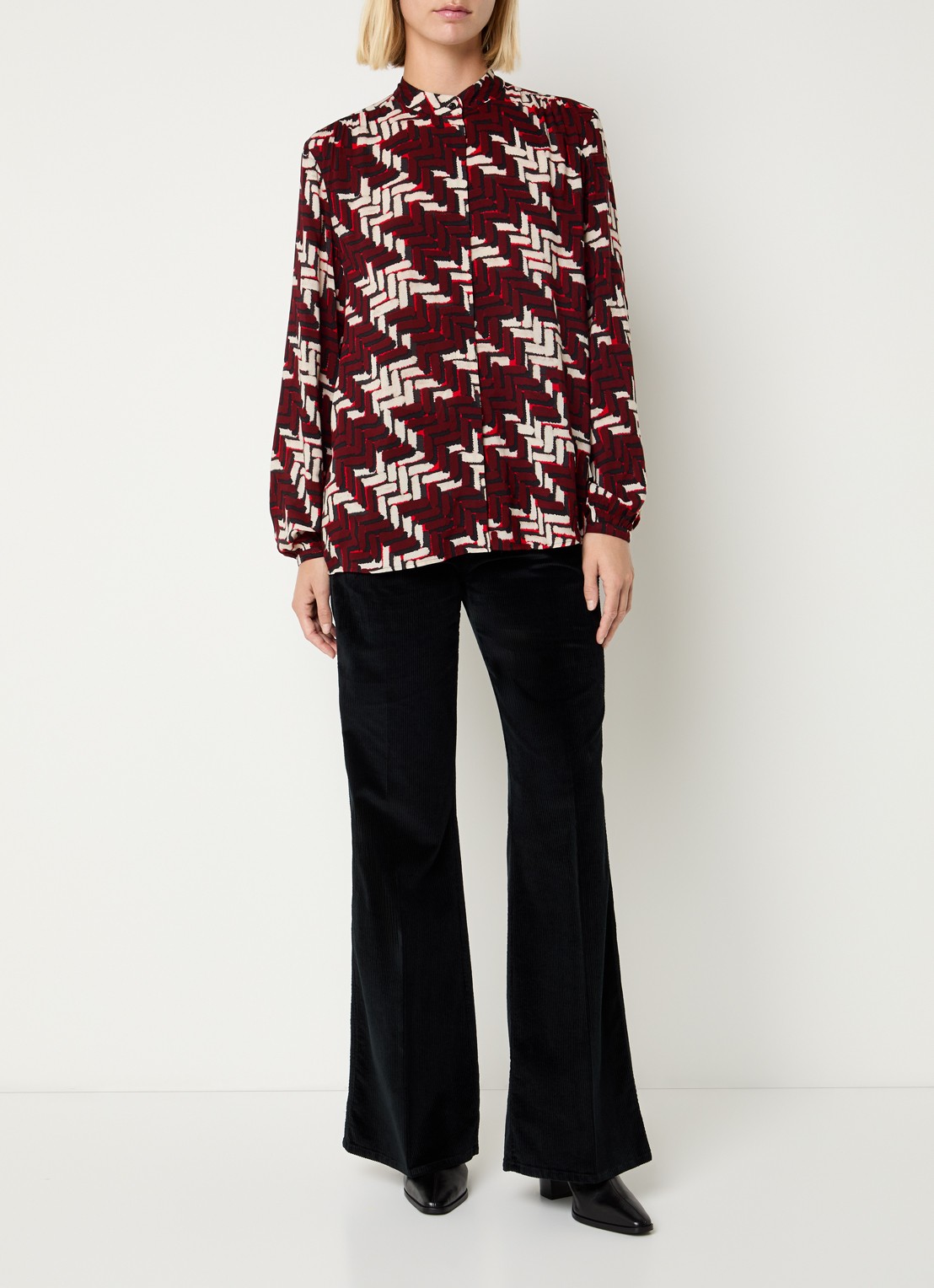 BRAX Vivi blouse met grafische print en strikkraag - voorkant 3 donkerrood