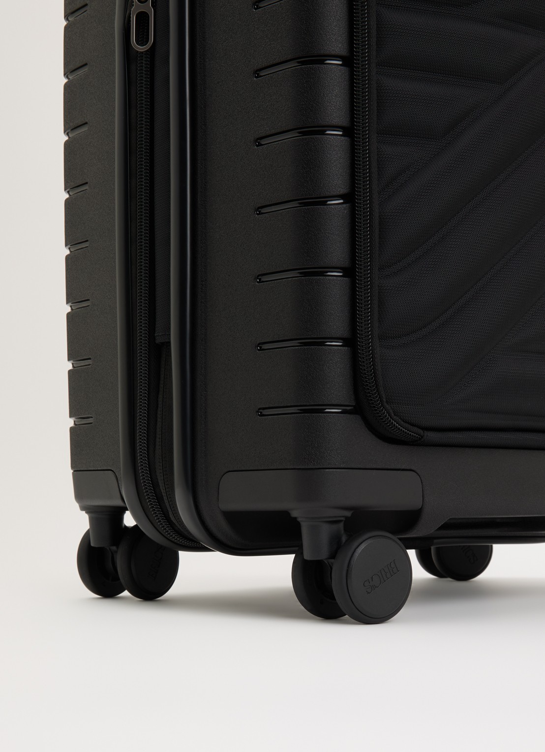 Bric's B|Y Ulisse vergrootbare spinner 55 cm - detail 3 zwart