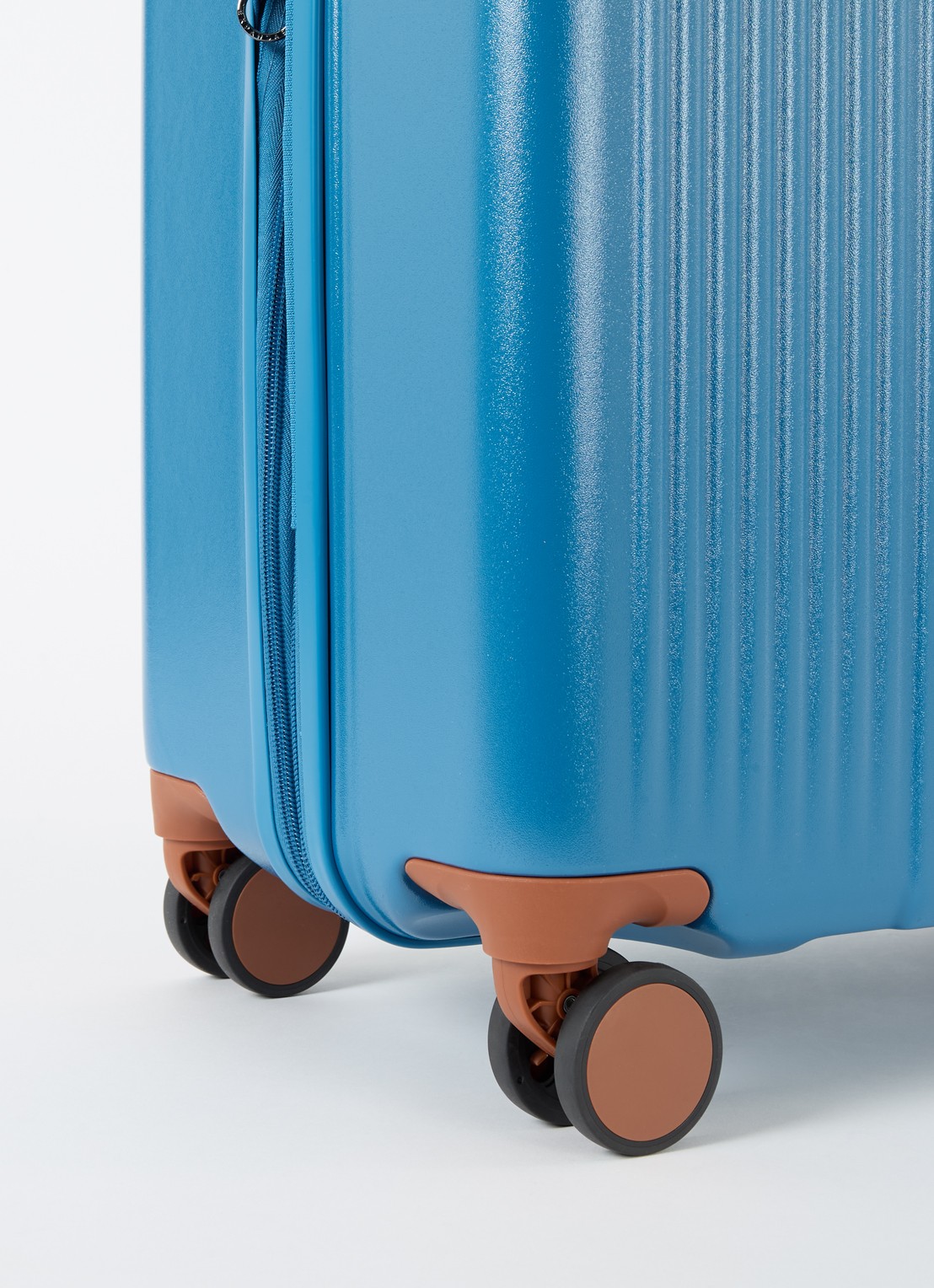 Bric's Ferrara vergrootbare spinner 67 cm - detail 3 blauw