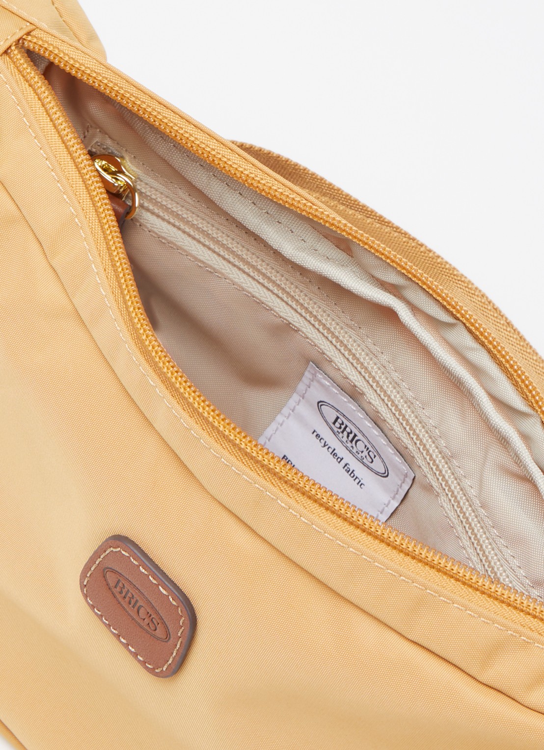 Bric's Halfmoon Small crossbodytas met logo - detail 3 okergeel