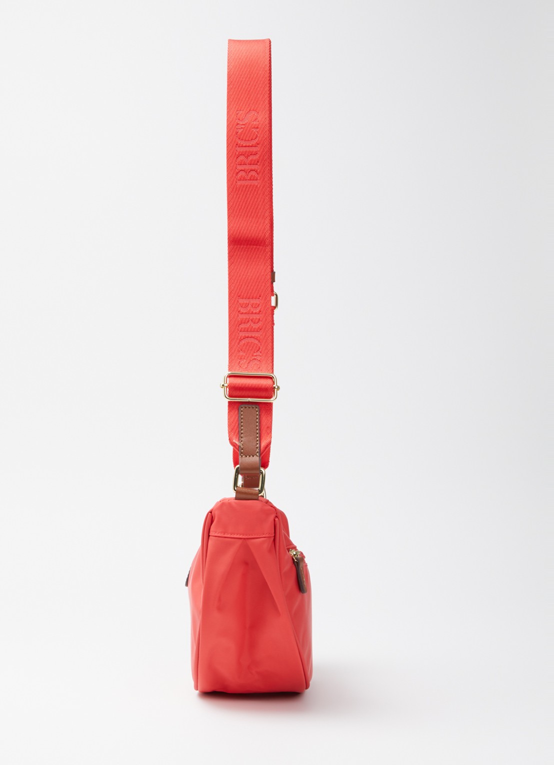 Bric's Halfmoon Small crossbodytas met logo - detail 2 koraalrood