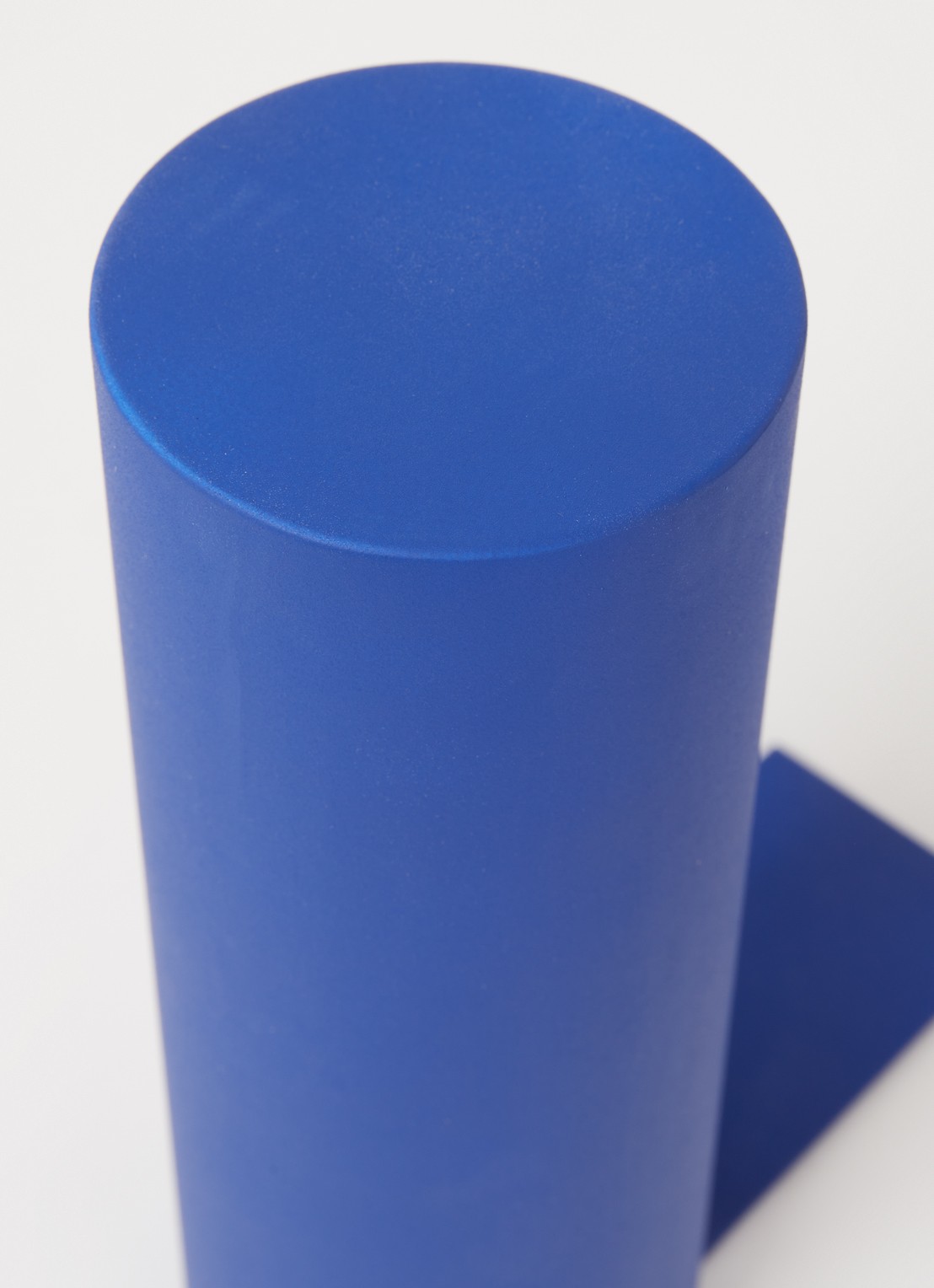 Broste Copenhagen Boekenstandaard 19 cm - voorkant 2 blauw