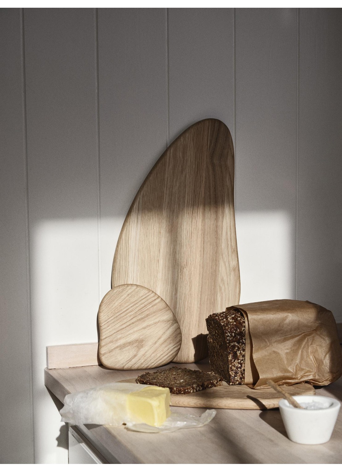 Broste Copenhagen Limfjord snijplank 20 x 38,5 cm - achterkant beige