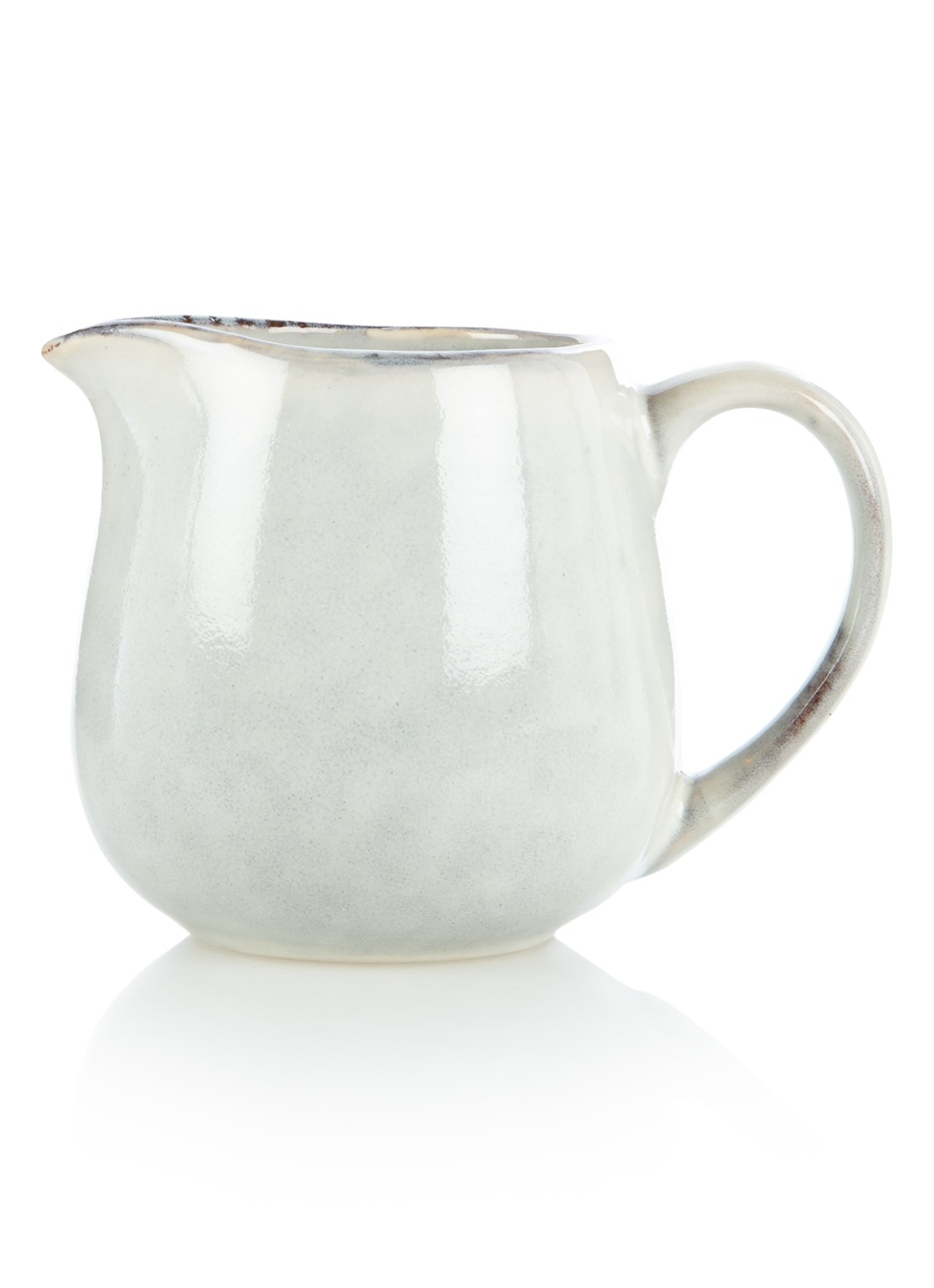Broste Copenhagen Nordic Sand melkkan van aardewerk 10 cm - voorkant lichtgrijs