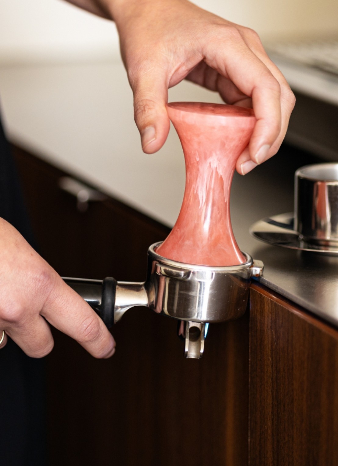 Brût Homeware Espresso tamper - voorkant 4 roze