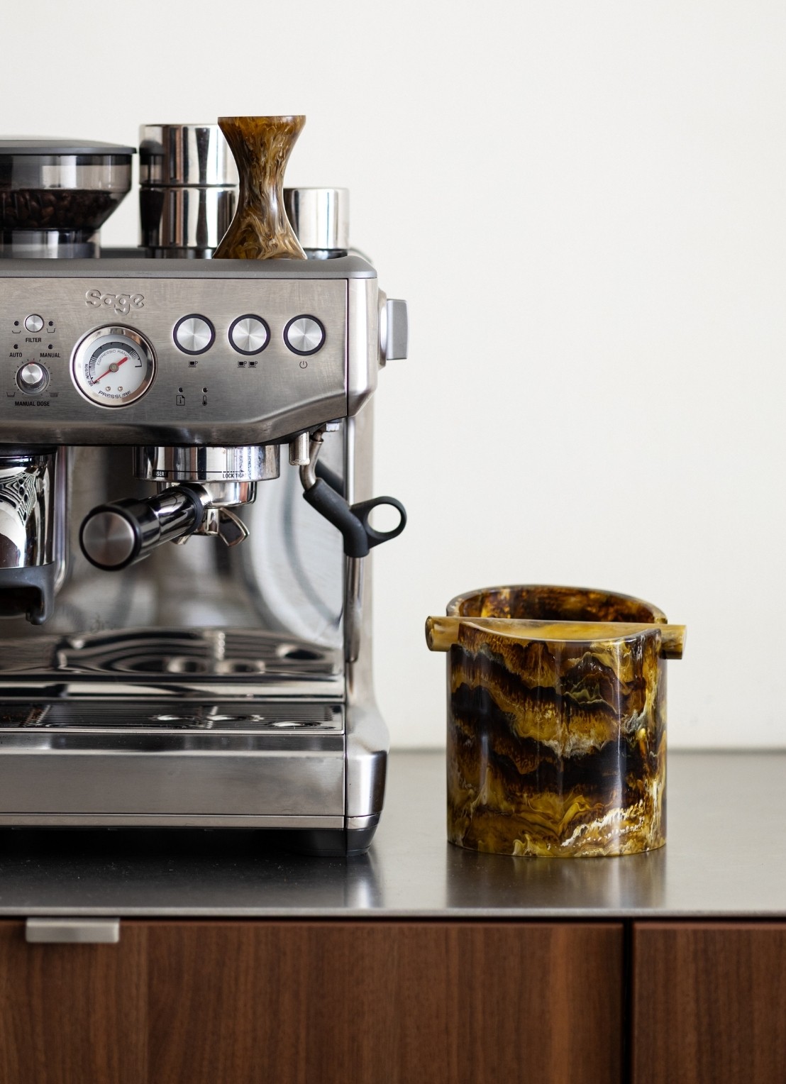 Brût Homeware Espresso tamper - detail bruin