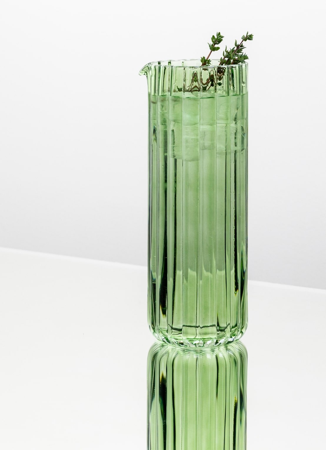 Brût Homeware Gaia waterkaraf 1,2 liter - voorkant 4 groen
