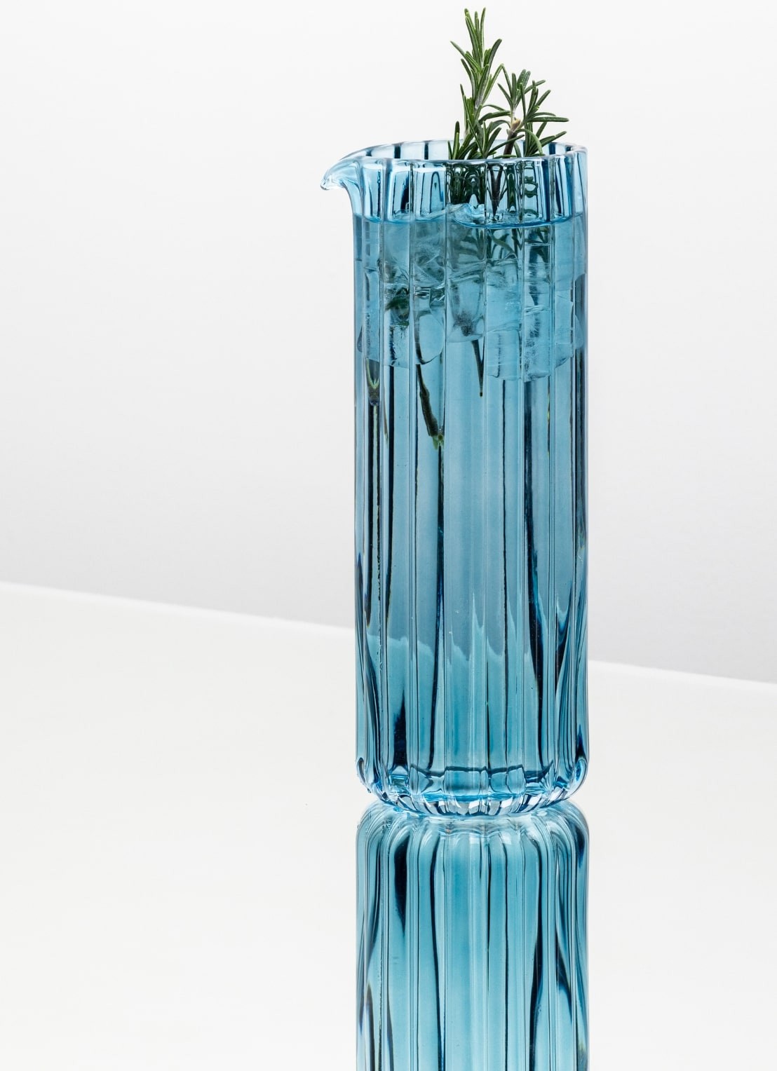 Brût Homeware Gaia waterkaraf 1,2 liter - voorkant 3 blauw
