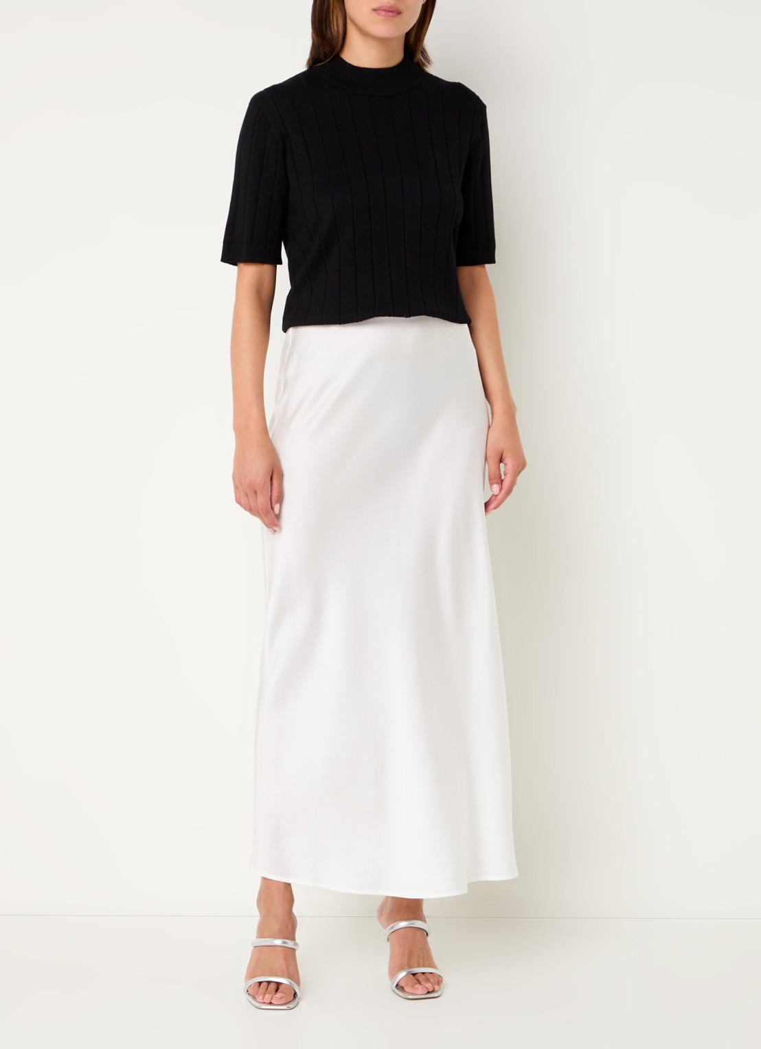 Bruuns Bazaar AcaciaBBJoanelle maxi rok van satijn - voorkant 3 wit