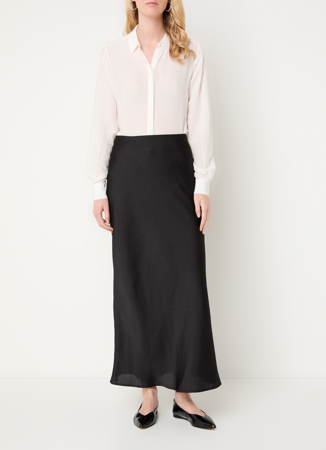 Bruuns Bazaar AcaciaBBJoanelle maxi rok van satijn - voorkant 5 zwart