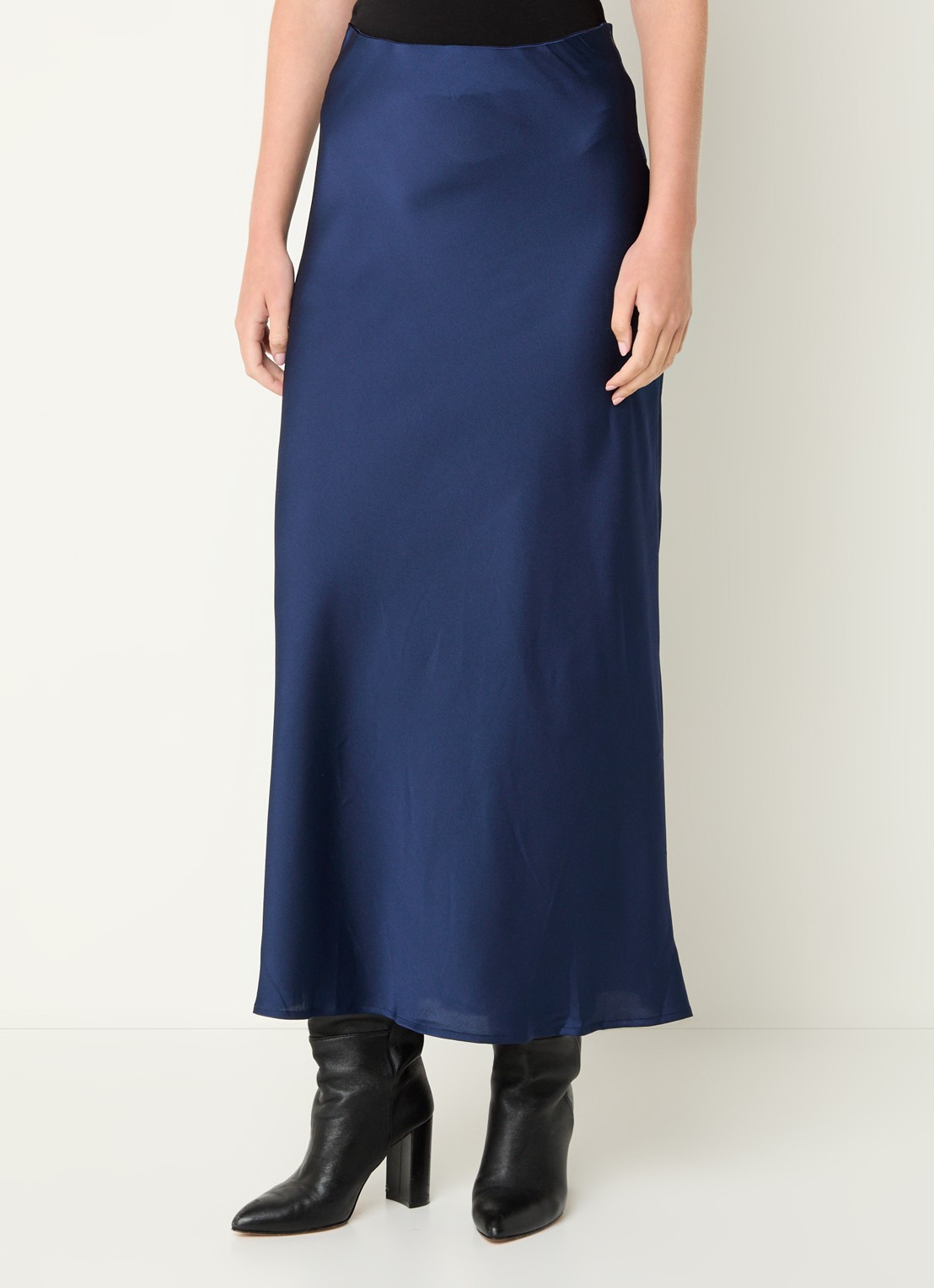 Bruuns Bazaar AcaciaBBJoanelle maxi rok van satijn - detail 2 donkerblauw