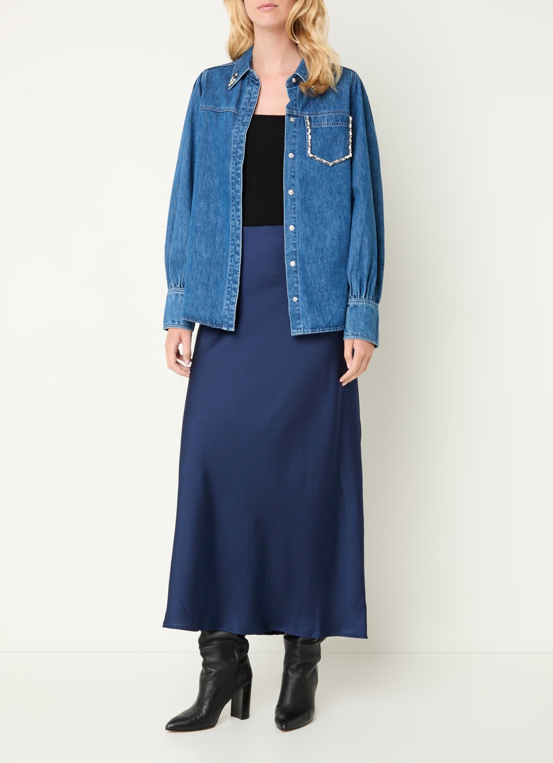 Bruuns Bazaar AcaciaBBJoanelle maxi rok van satijn - voorkant 4 donkerblauw