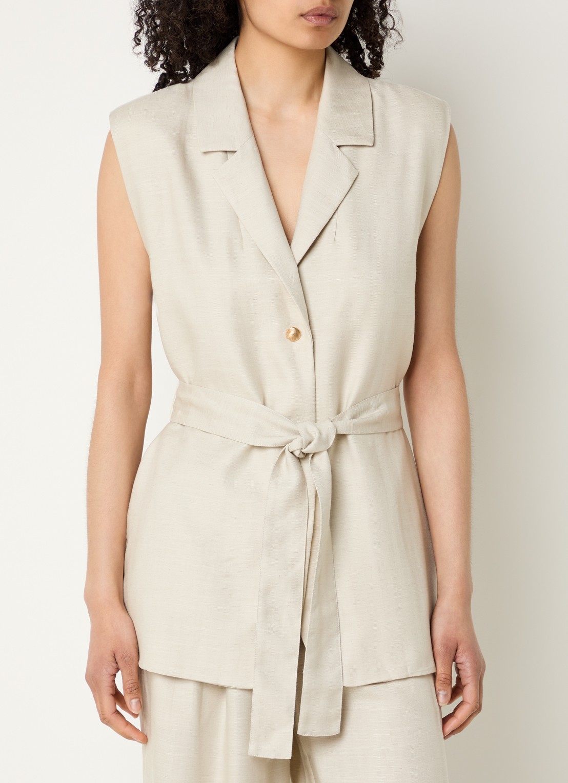 Bruuns Bazaar Alphandra gilet met strikceintuur - detail 4 gebroken wit