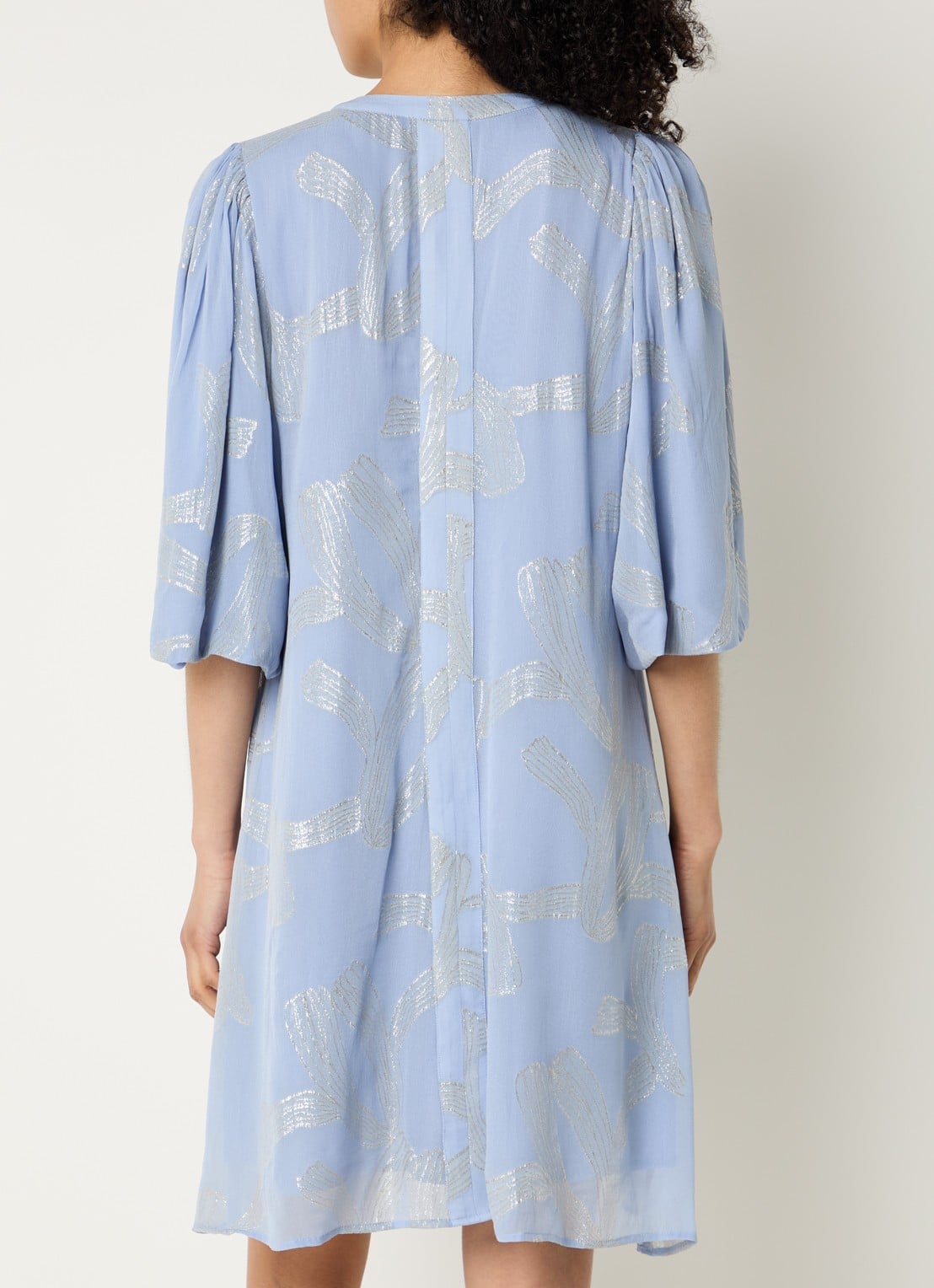 Bruuns Bazaar Amandra mini jurk met V-hals en print - achterkant 2 blauwgrijs