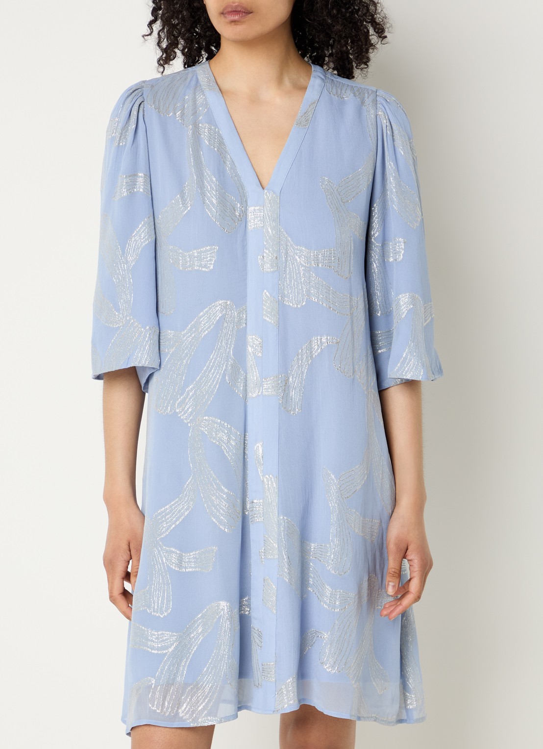 Bruuns Bazaar Amandra mini jurk met V-hals en print - detail blauwgrijs