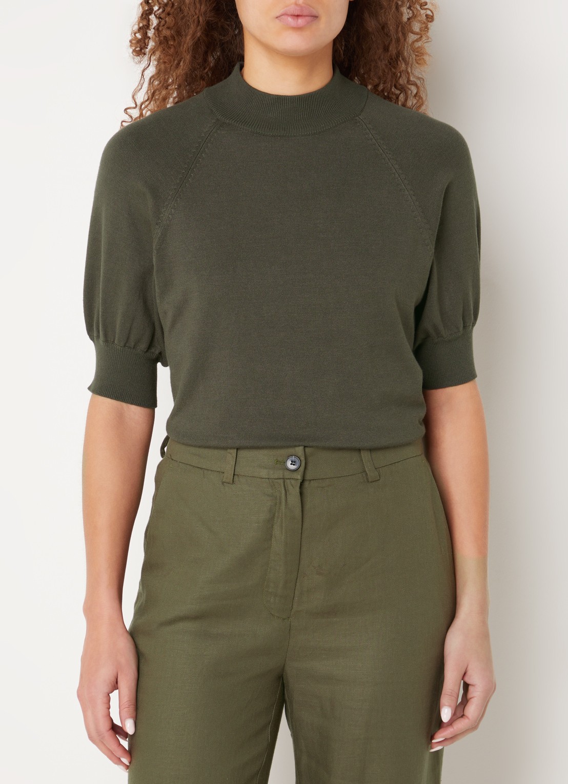 Bruuns Bazaar Anemone Halias fijngebreide top met pofmouw - detail bronsgroen