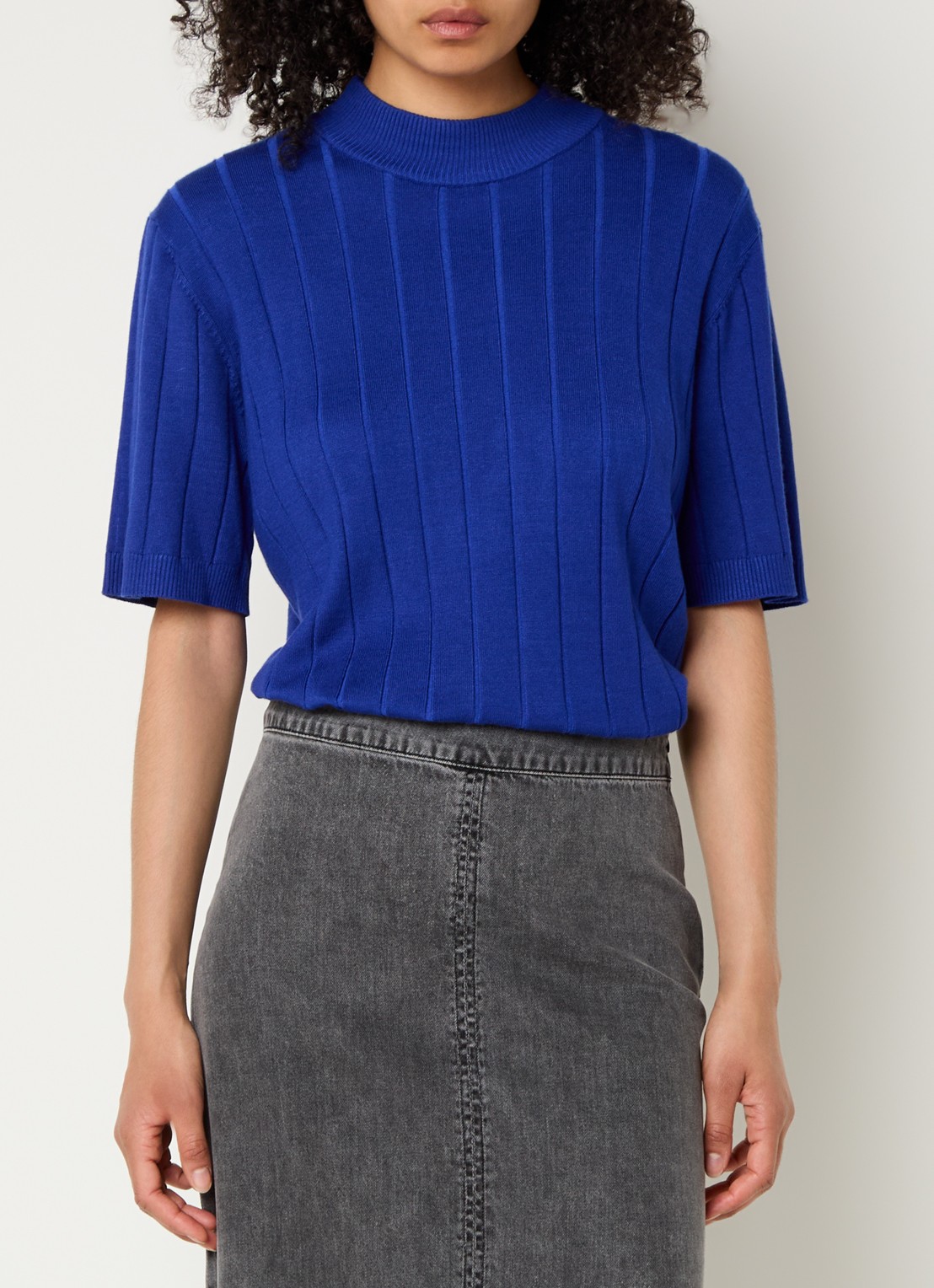 Bruuns Bazaar AnemoneBBGlady fijngebreide top met ribstructuur - detail 4 royalblauw