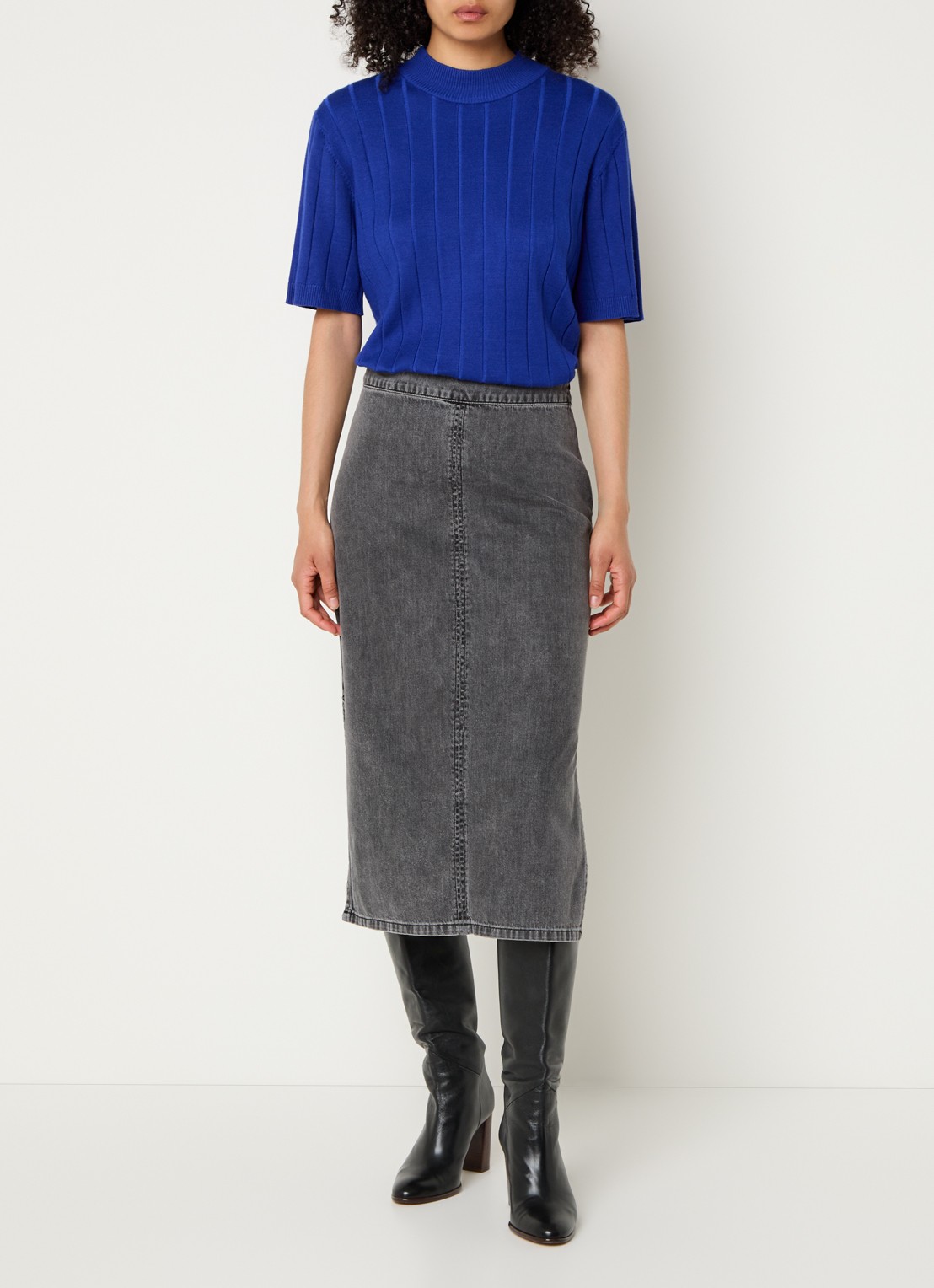 Bruuns Bazaar AnemoneBBGlady fijngebreide top met ribstructuur - voorkant 3 royalblauw
